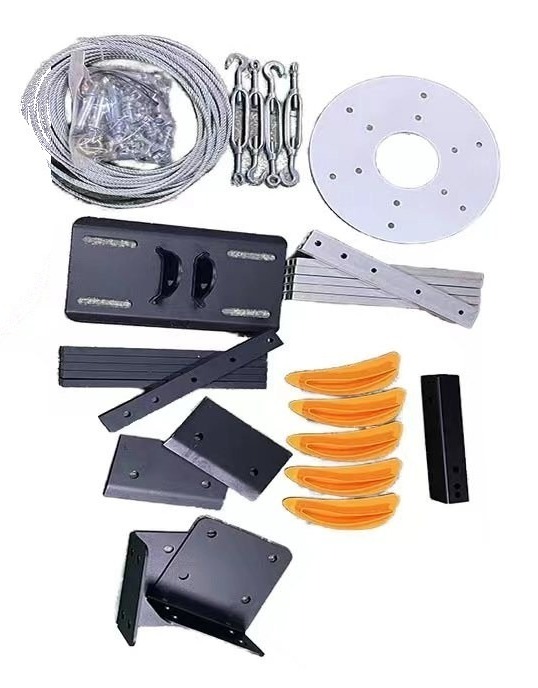 Bộ chi tiết lắp đặt quạt trần công nghiệp HVLS chuẩn bị trước khi thi công: khung gá, bản mã, cáp an toàn dự phòng và tăng đơ
